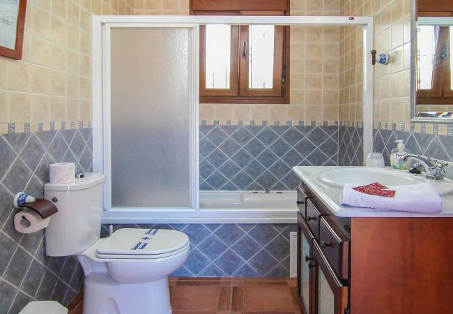 Villa in Sayalonga - Sayalonga 002 Villa in Sayalonga - Sayalonga 002